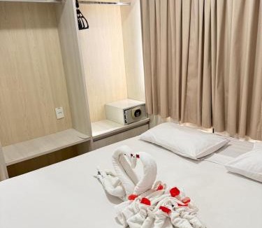 J Jeriquara Apartment | Deusa Flat Golden Dolphin