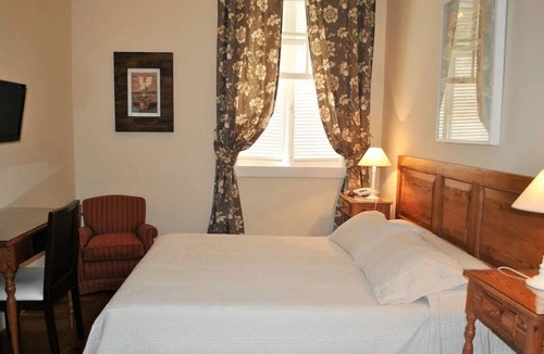 Historic Center Hotel | Discover Petrópolis History| Beautifully Designed Colonial Unit | Onsite Pool