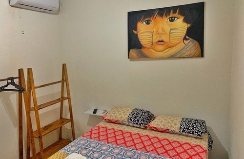 Meireles House | Double room with private bathroom, Wi-Fi, air conditioning and TV.