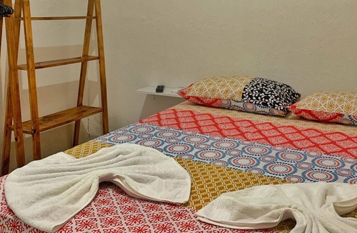 Meireles House | Double room with private bathroom, Wi-Fi, air conditioning and TV.