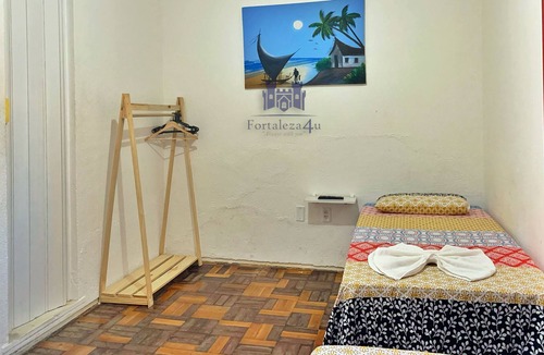 Meireles House | Double room with private bathroom, Wi-Fi, air conditioning and TV.