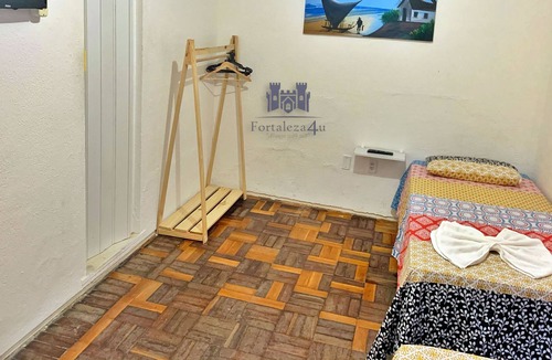 Meireles House | Double room with private bathroom, Wi-Fi, air conditioning and TV.
