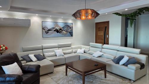 Conceicao de Jacarei Apartment | Dreams’ Refuge! Private Beach and 5-Star Leisure at Porto Real