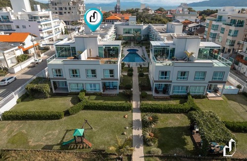 Canto Grande Apartment | Duplex com piscina à beira mar e 03 suítes