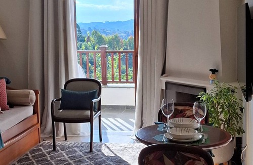 Alto do Capivari Apartment | Duplex em Castelo Piscina e Lareira