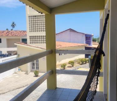 Maria Farinha House | Duplex em Condomínio familiar com 03 quartos à 200m da praia e 500m do Veneza Water Park