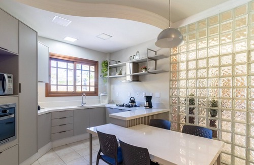 Jurere Internacional Apartment | Duplex House w/Pool, 850m From the Beach Rdt0124