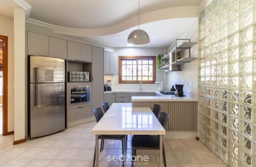 Jurere Internacional House | Duplex House w/Pool, 850m from the Beach RDT0124