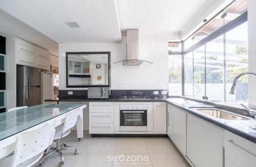 Jurere Internacional House | Duplex w/pool 800m from the beach in Jurerê DME025