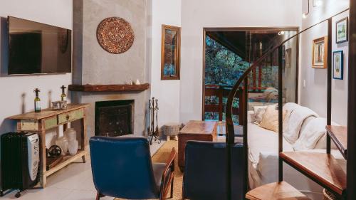 Jardim Europa Apartment | Duplex with fireplace and TV surrounded by nature