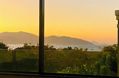 Centro Apartment | Duplex2 with sea view, 300 meters from Garopaba Beach!