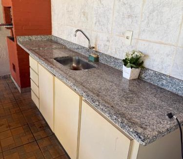 Ribeirao Preto House | Edícula ao lado de Novo Shopping para Agrishow