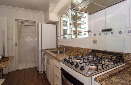 Barra Sul Apartment | Elegância Clássica 100m da Praia na Rua 3700 P1397