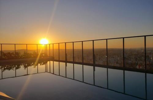 West Sector Apartment | Elegância e conforto | 2 Qtos | 5 Hósp | Vida Urbana