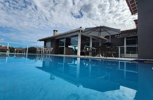 Capitolio House | Escarpas do Lago House
