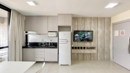 Jardim dos Estados Apartment | Estúdio Completo com Cama Queen e TV no Quarto