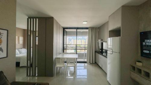 Jardim dos Estados Apartment | Estúdio Completo com Cama Queen e TV no Quarto
