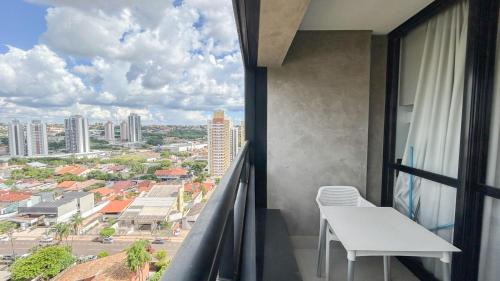 Jardim dos Estados Apartment | Estúdio Completo com Cama Queen e TV no Quarto