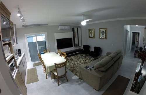 Centro Apartment | Excellent 2-bedroom apartment in the center of Bombinhas, 300 meters from the beach.