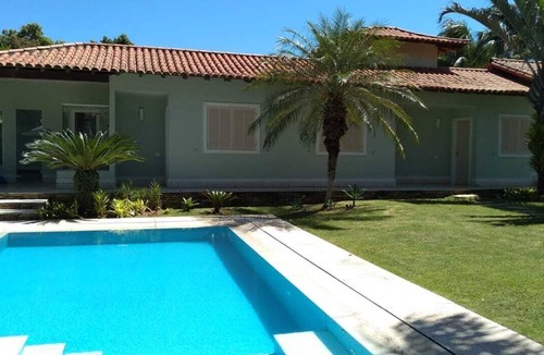 Manguinhos House | Excellent beach house with pool, barbecue, pizza oven and sauna.