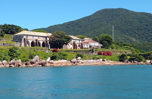 Ponta das Canas House | Excellent house in gated community with pool, 1 block from the beach