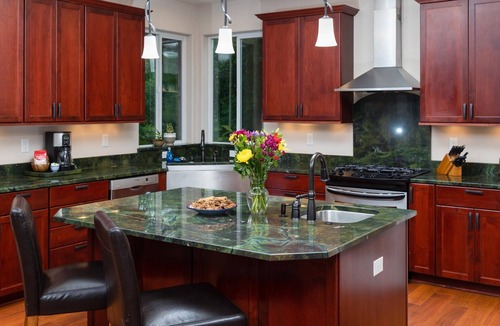 University Area House | Exceptional Accommodations for Larger Families & Groups