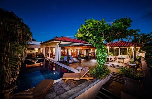 Playa Langosta House | Exclusive Beachfront Villa Private Pool, Koi, BBQ