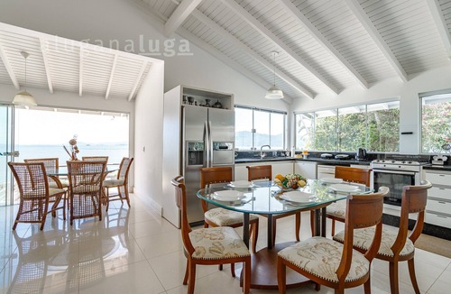 Palhoca House | Exclusive Mansion: Pool & Sea View