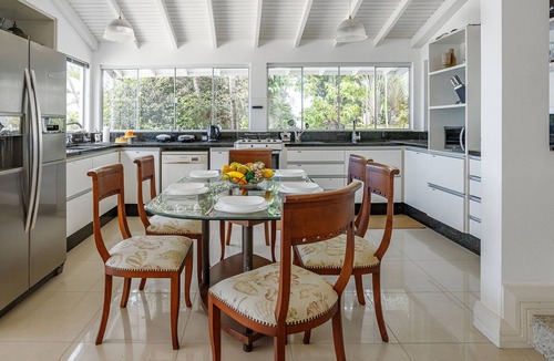 Palhoca House | Exclusive Mansion: Pool & Sea View