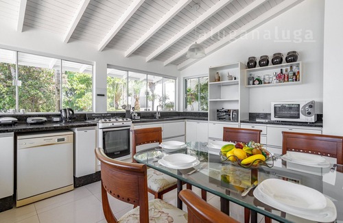 Palhoca House | Exclusive Mansion: Pool & Sea View