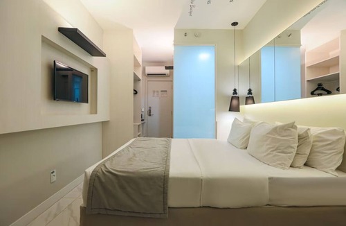 Copacabana Hotel | Explore Rio from a Sleek Room Steps Away from Copacabana Beach and Ipanema Beach