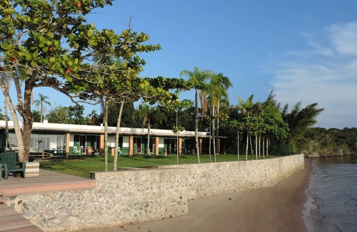 Pedrinhas House | Exuberant nature and Privacy
