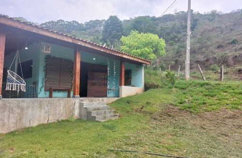 Camanducaia House | Farm with a stream and trail with access to a waterfall and natural pool.