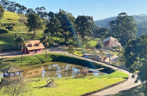 Pedra Bela House | Fazenda com 3 espaços independentes - 10 suítes com PISCINA, 4 suítes com JACUZZI ou Chalé romântico com JACUZZI - Wi-Fi 400MB Lagos e Cavalos