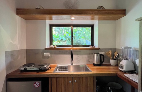 Cabuya Cabin | Feeling Trees Jungle Lodge-Casa Caracoles walking distance to the beach