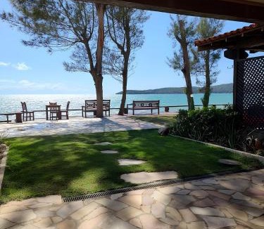 Porto Belo House | FEET IN THE SAND! DelMare House condo with beach access