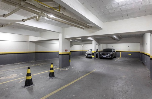 Reboucas Apartment | Flat completo com garagem, 2 camas de casal, perto do Centro e Jd Bot, PUC