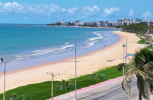 Cruz das Almas Apartment | Flat em Hotel de Luxo beira mar da grife Ritz suítes com vista ampla para todo o mar da cruz das almas, jatiúca e ponta verde, com toda estrutura de um hotel lindo e arrojado, academia, piscina e muito mais, venha viver essa experiência incrível!