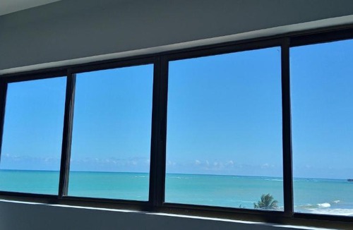 Cruz das Almas Apartment | Flat em Hotel de Luxo beira mar da grife Ritz suítes com vista ampla para todo o mar da cruz das almas, jatiúca e ponta verde, com toda estrutura de um hotel lindo e arrojado, academia, piscina e muito mais, venha viver essa experiência incrível!