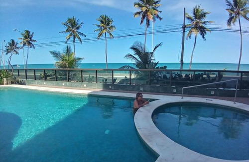 Cruz das Almas Apartment | Flat em Hotel de Luxo beira mar da grife Ritz suítes com vista ampla para todo o mar da cruz das almas, jatiúca e ponta verde, com toda estrutura de um hotel lindo e arrojado, academia, piscina e muito mais, venha viver essa experiência incrível!