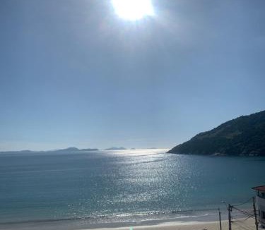 Praia dos Anjos House | Flet pé na areia dos anjos