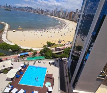 Pioneiros Apartment | Frente Mar com Piscina, Garagem e Vista Linda