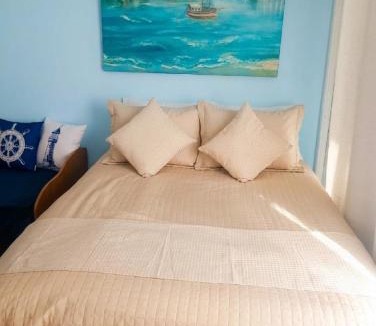Gonzaga Apartment | Frente Mar no Gonzaga - Garagem - 4 Hóspedes - Ar Condicionado - Wi-Fi - Check-in Digital