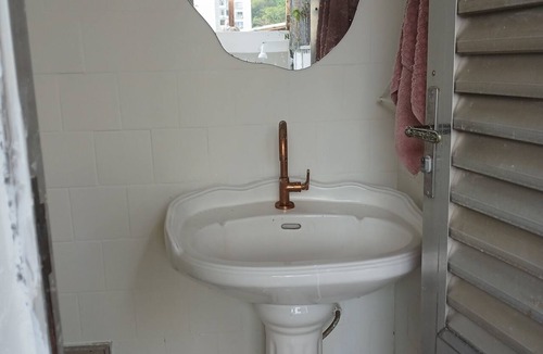 Laranjeiras House | Fully equipped studio apartment with private bathroom.