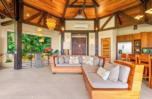 Manuel Antonio Villa | Fully Remodeled Tulemar Home-Full Ocean view-Beach access - 3Bedrooms- Up to 10p