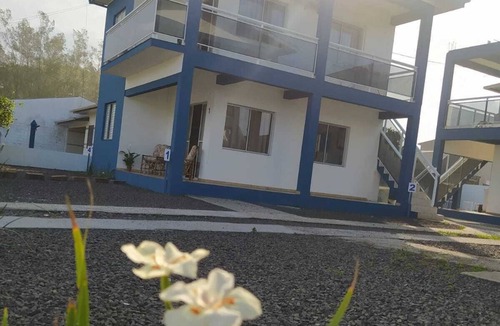 Passo de Torres Apartment | Furnished apartment just a few meters from the sea