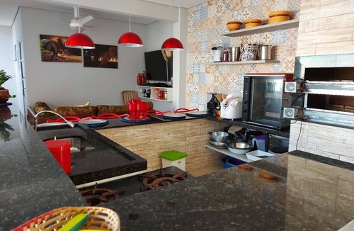 Cuiaba House | Gated community space, complete security, ideal for families.
