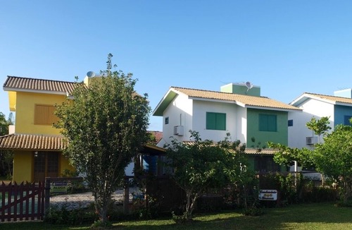 Garopaba House | Girassóis Condominium - Casa Verde (Close to everything - No pets allowed)