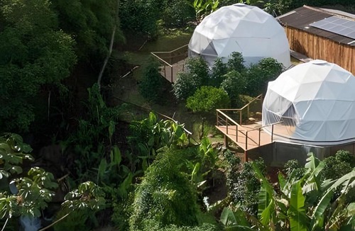 Dores do Rio Preto Ski Chalet | Glamping Caparaó |Hidro e Rio Privativo-Samambaia
