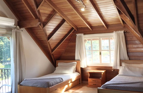 Planalto Apartment | Gramado Center - Charming triplex with views of the Quilombo Valley